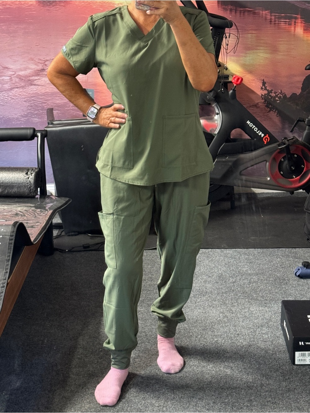 Med Couture Scrubs set Joggers and V Neck women’s Medium Olive 🫒